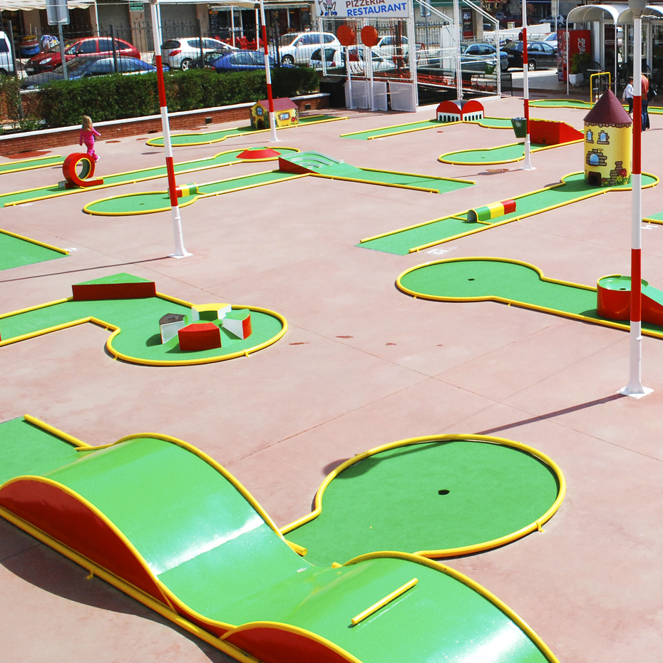 Vista de les pistes de Minigolf a Calella